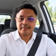 Portrait de Marc, chauffeur VTC en voiture